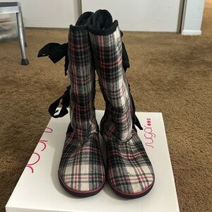 Sugar brand size 9. Pink, gray and black plaid. Used